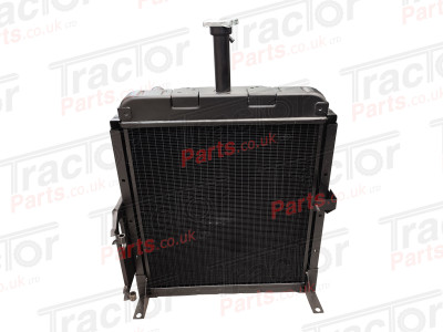 Radiator With Centre Long Neck # Not For Air Con Models # For Case International 474 574 674  584 684 784 884  585 685 785 885 985 3121413R91 3121414R92 3121415R9 84524C93 
