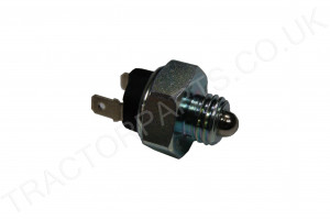 Safety Start Switch Clutch Pedal Switch 3114409R92 3072122R94 3114409R92 81712538 3210 3220 3230 4210 4220 4230 4240 385 485 585 685 785 885 985 395 495 595 695 795 895 995 354 374 444 454 474 475 574 674 384 484 584 684 784 884 For Case International