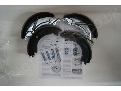 Brake Shoe Kit 200mmx50mm Knott type Ifor Williams P000320 Vapormatic VPN4331 Set Drums